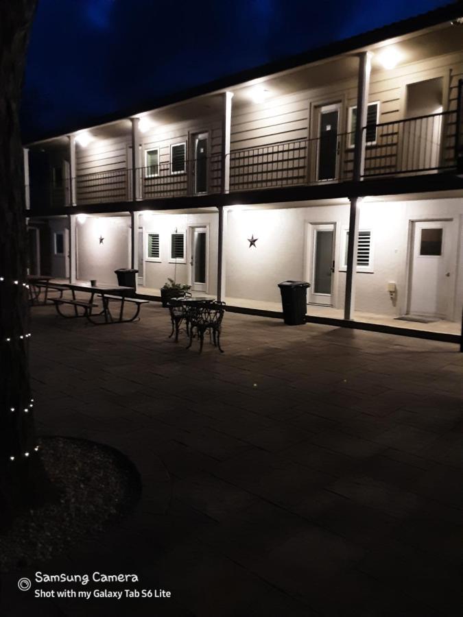 Horseshoe Riverside Lodge Canyon Lake Exterior foto