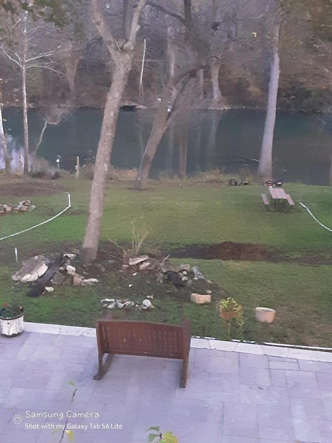 Horseshoe Riverside Lodge Canyon Lake Exterior foto